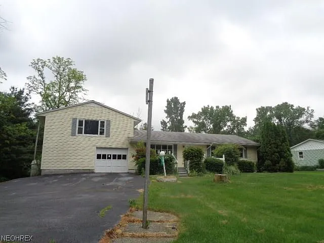 14820 Darrow Rd photo 1