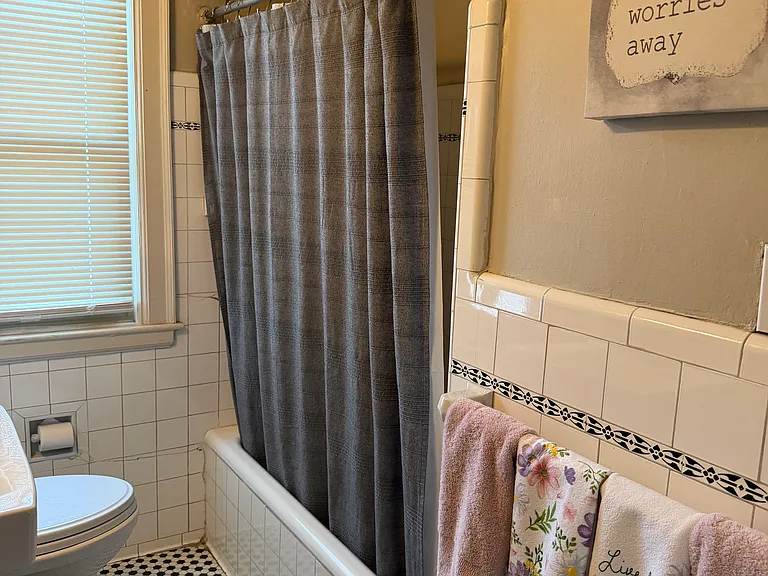 1004 Lakepointe St — Photo 16