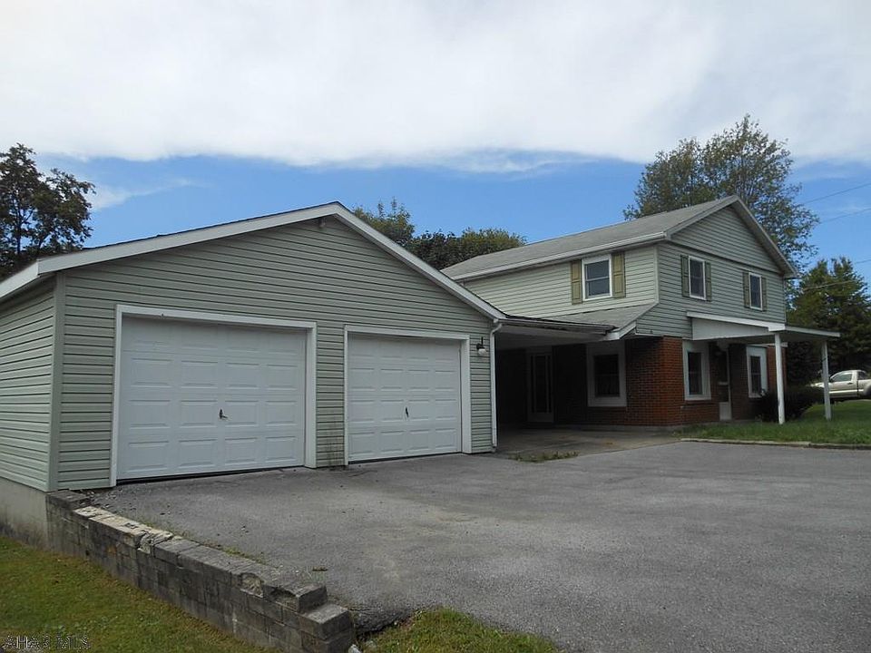 2nd image of 121 Beech St