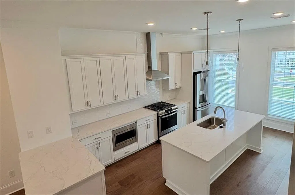 3 bed, 3.5 bath, 2264 sqft, $3,200 — Photo 4
