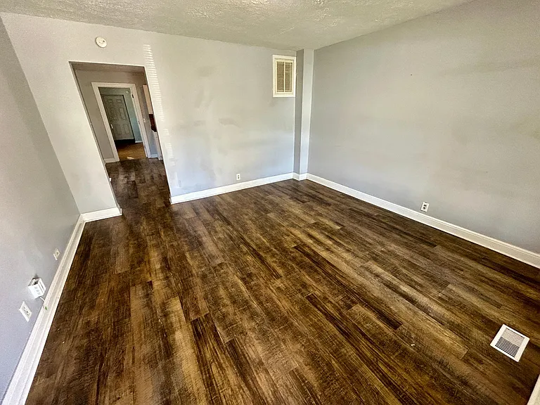 1757 Howard St — Photo 2