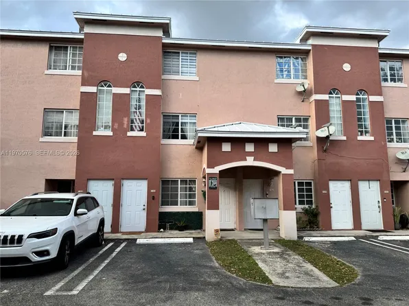 12035 SW 14th St APT 108, Miami, FL 33184