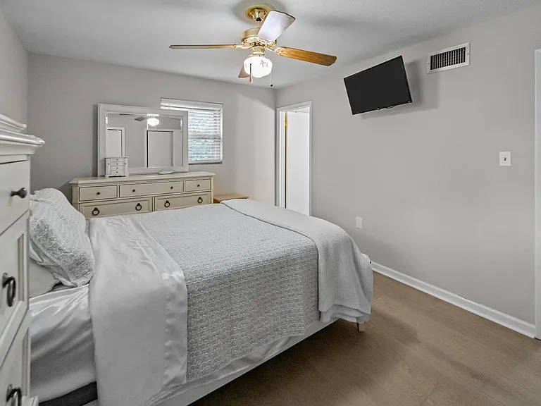 6 Monica Blvd — Photo 20