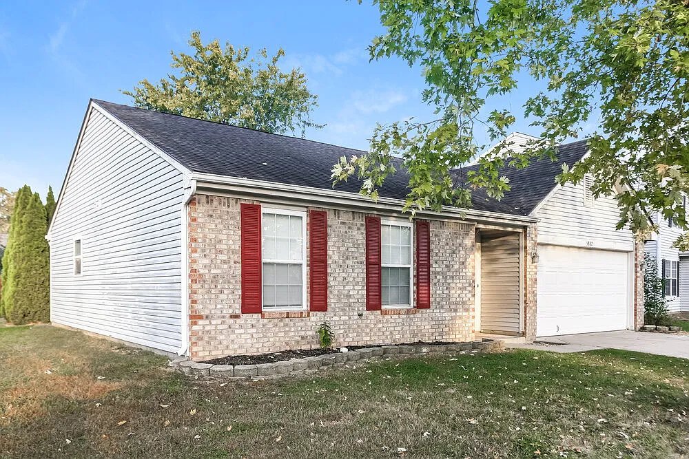 3 bed, 2.0 bath, 1249 sqft, $1,905 — Photo 3