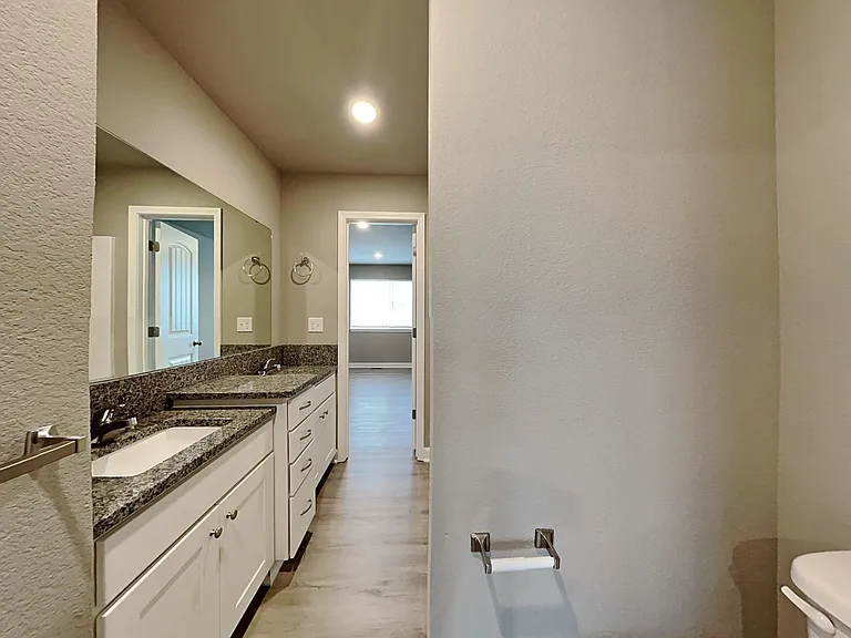 214 SW Marigold St — Photo 15