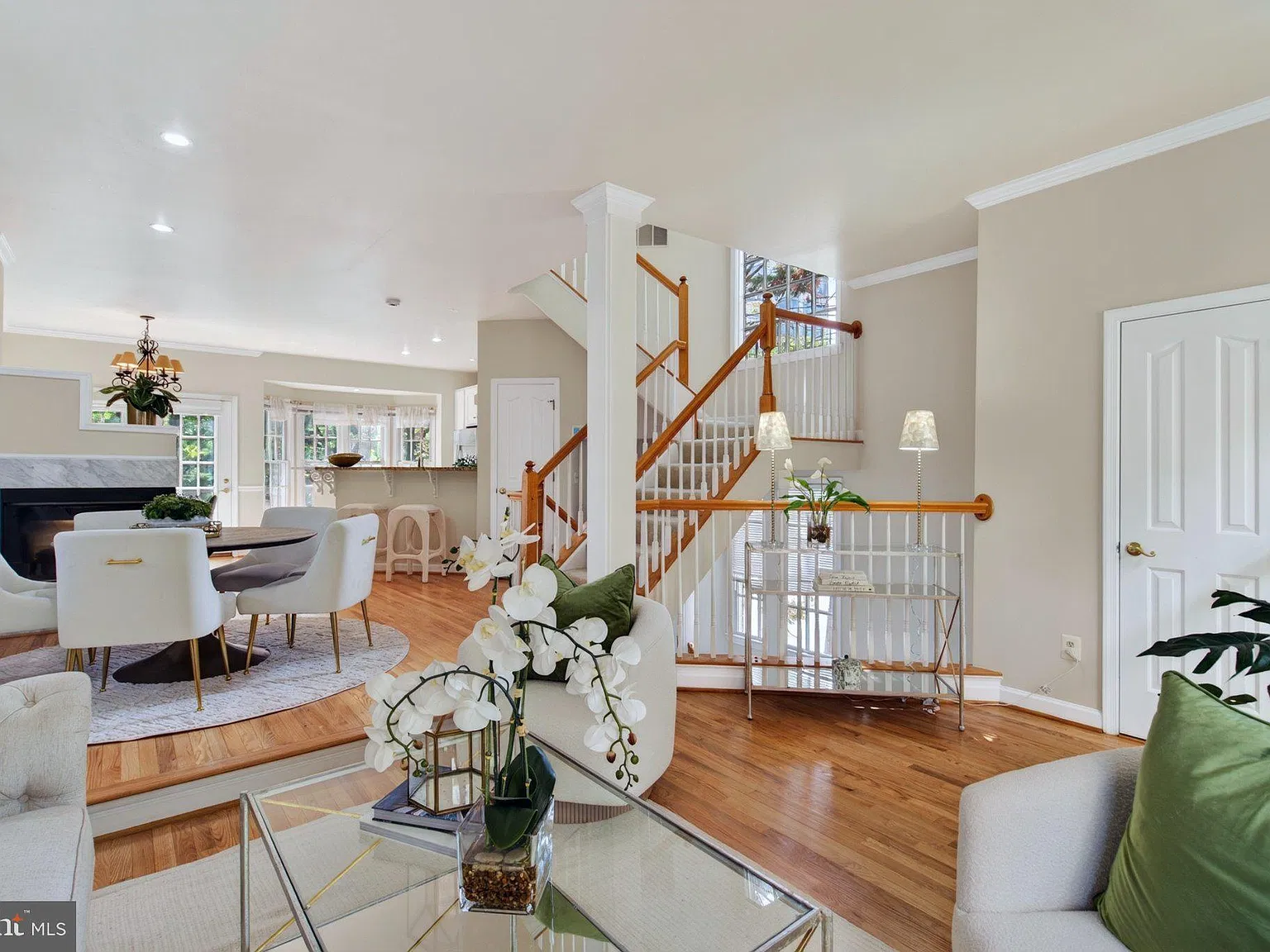 4 bed, 5.0 bath, 2280 sqft, $5,600 — Photo 4