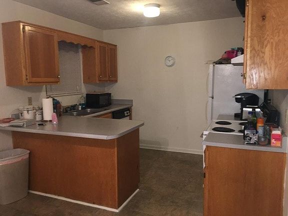 3rd image of 185 S Killarney Ln APT 1
