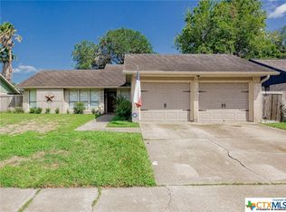305 Laguna Dr, Victoria, TX 77904