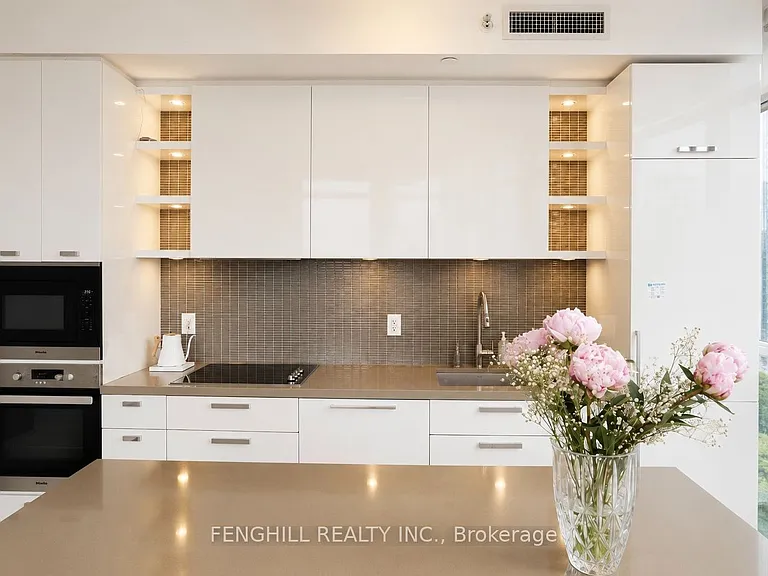 32 Davenport Rd #1108 — Photo 2