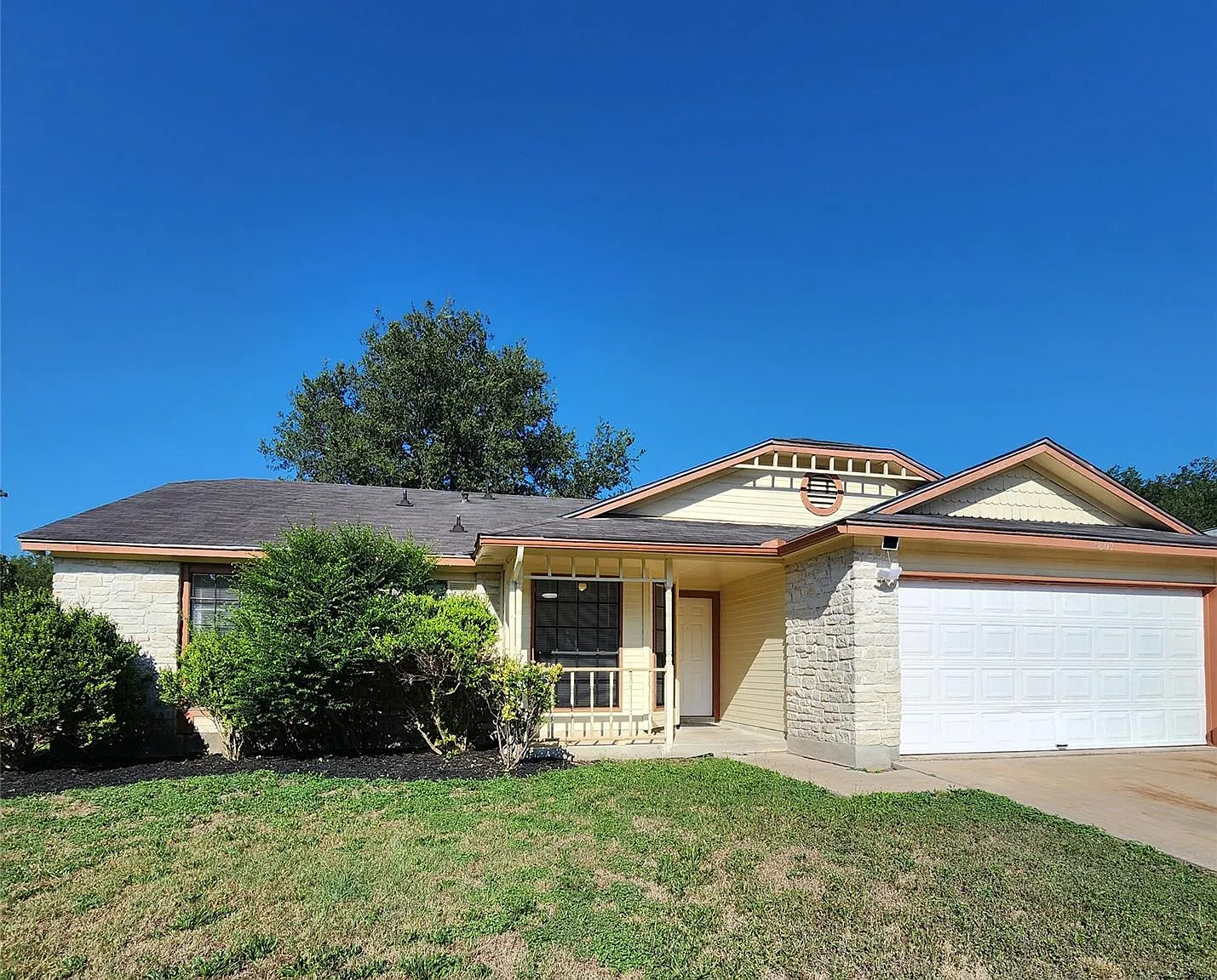 3 bed, 2.0 bath, 1419 sqft, $1,995 — Photo 1