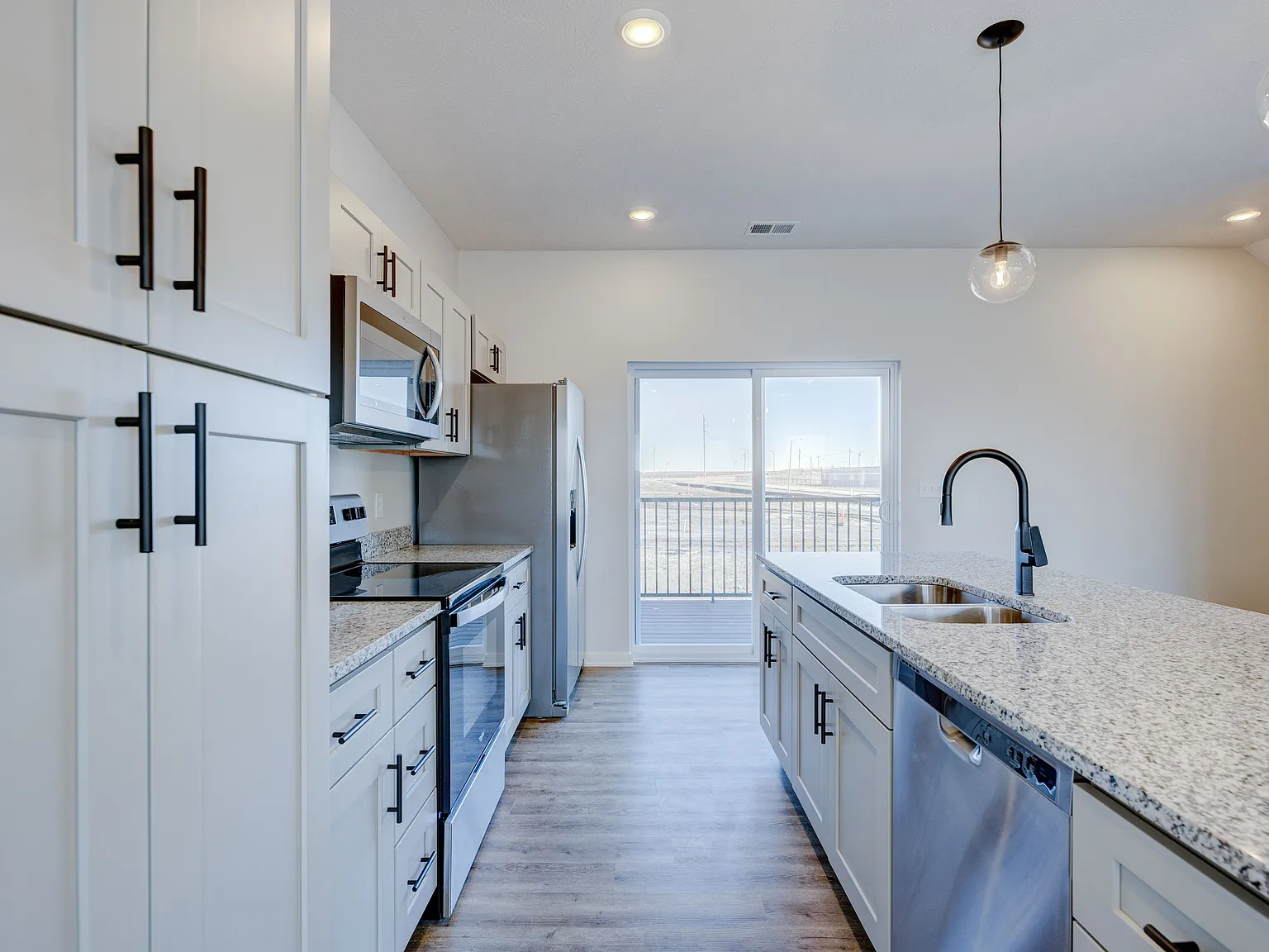 3 bed, 2.5 bath, 1646 sqft, $2,500 — Photo 4