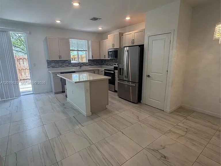 2355 SE 10th St — Photo 7
