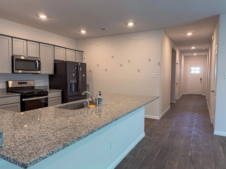 151 Lbj Ln — Photo 6