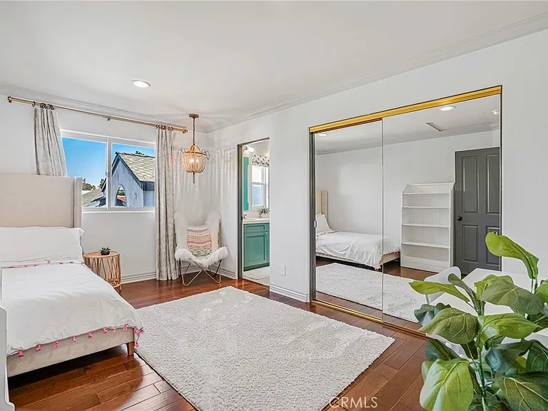 2200 Walnut Ave — Photo 16