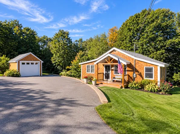 29 Ellen St, Haverhill, MA 01830