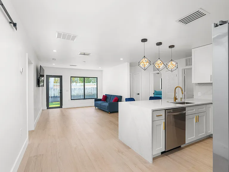 303 De Carie St #303 — Photo 4