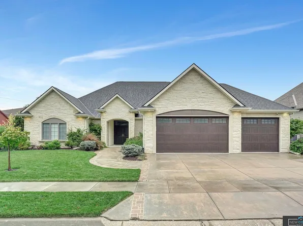 4701 Hawthorne Dr, Lincoln, NE 68516