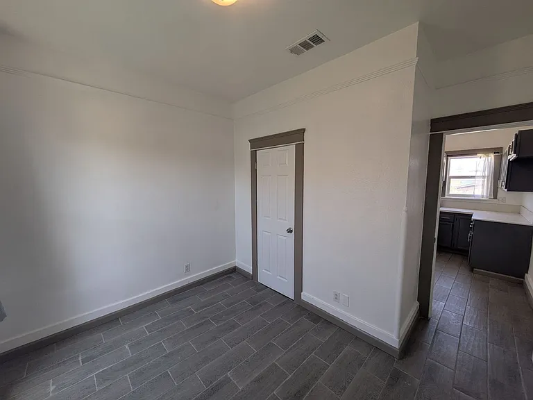 386 N Mount Vernon Ave — Photo 19