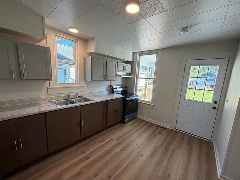 1229 Jackson St — Photo 4