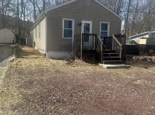 52 Wildwood Rd, Oak Ridge, NJ 07438