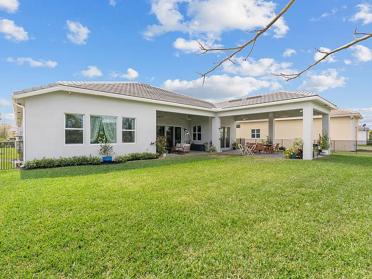 4776 Estates Cir — Photo 46