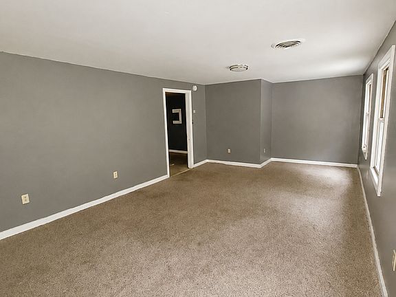 5th image of 735 Burden Ave #2