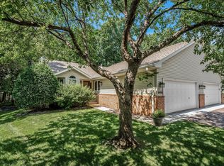 5450 Gideons Ln, Shorewood, MN 55331