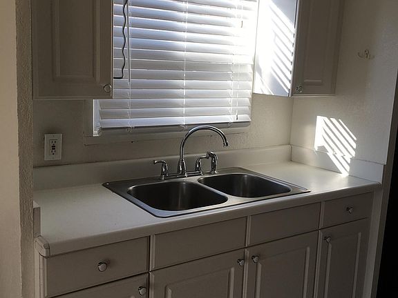 3rd image of 4554 Wilson Ave