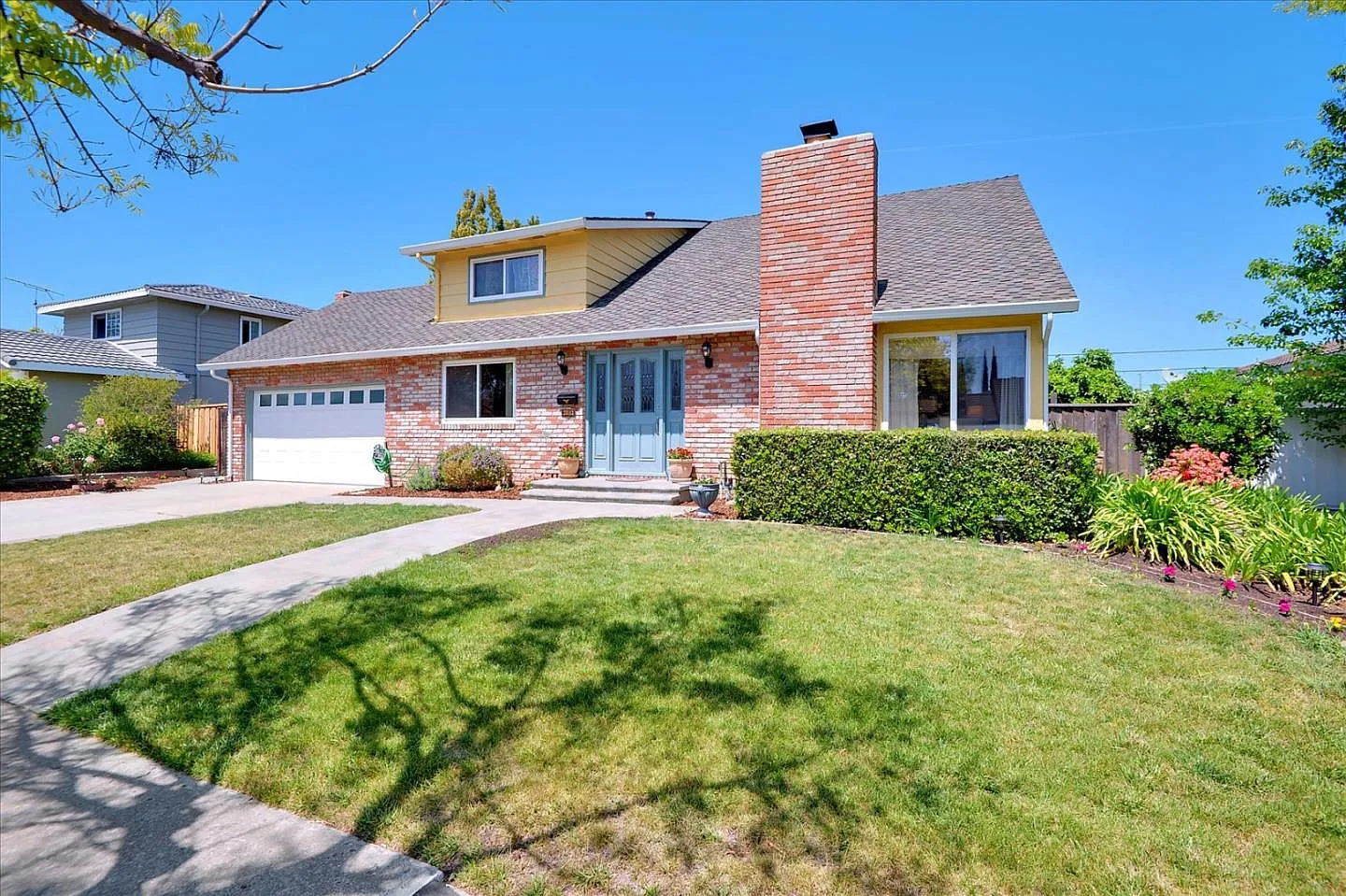 20143 Somerset Dr photo 1