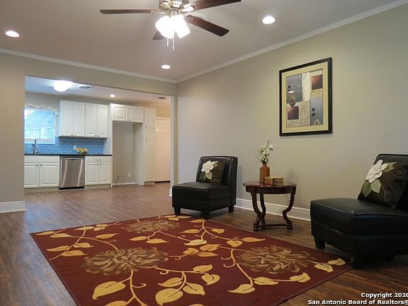 3rd image of 209 Trudy Ln