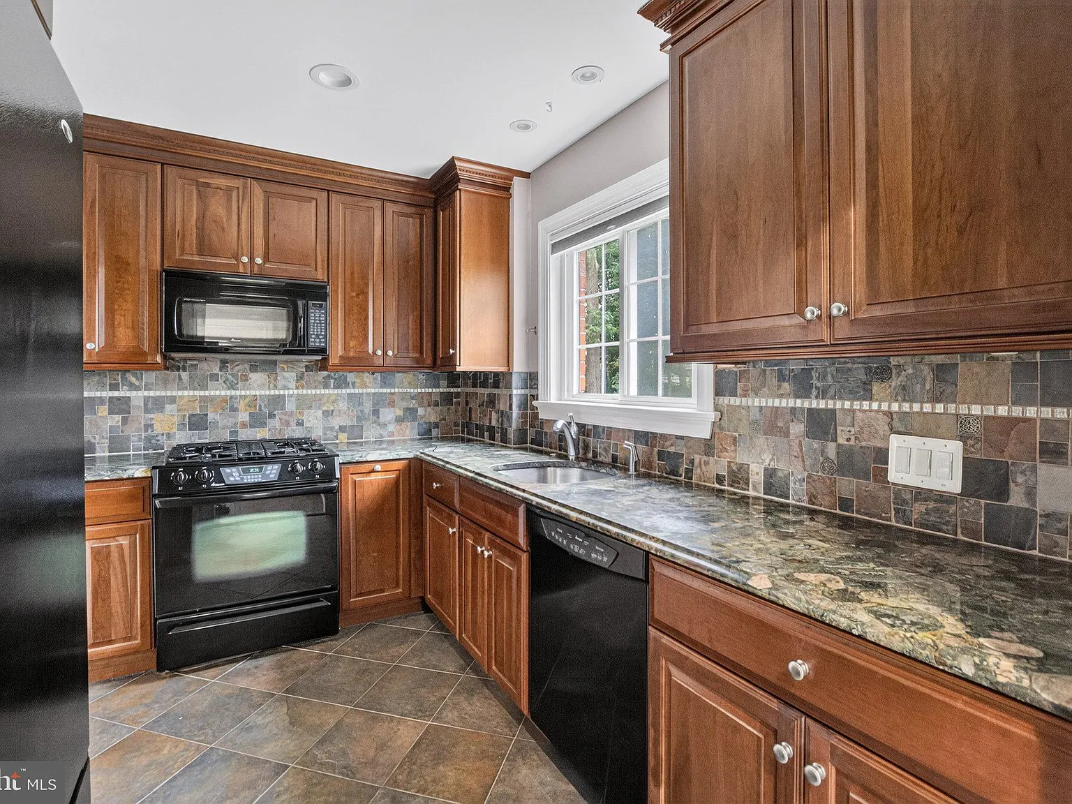 1 bed, 1.0 bath, 805 sqft, $2,300 — Photo 4