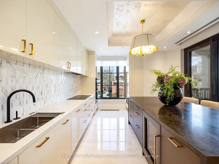 77 Clarendon Ave #302 — Photo 11
