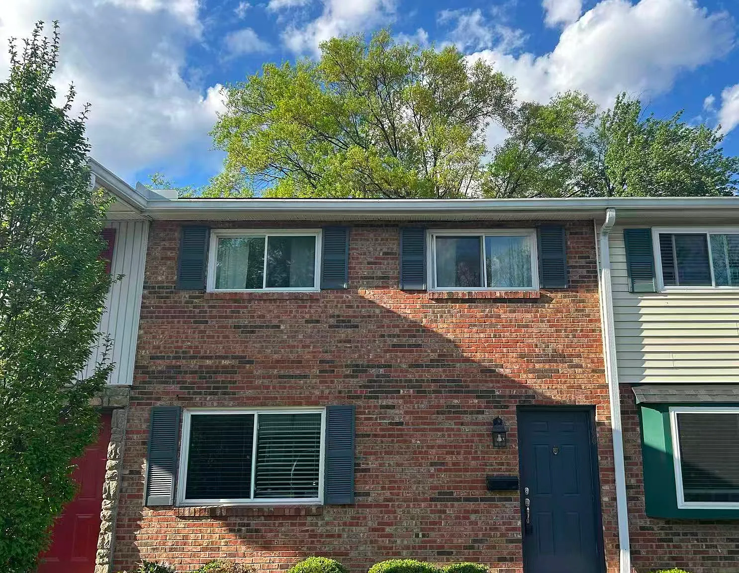 3 bed, 2.5 bath, 1200 sqft, $1,750 — Photo 1