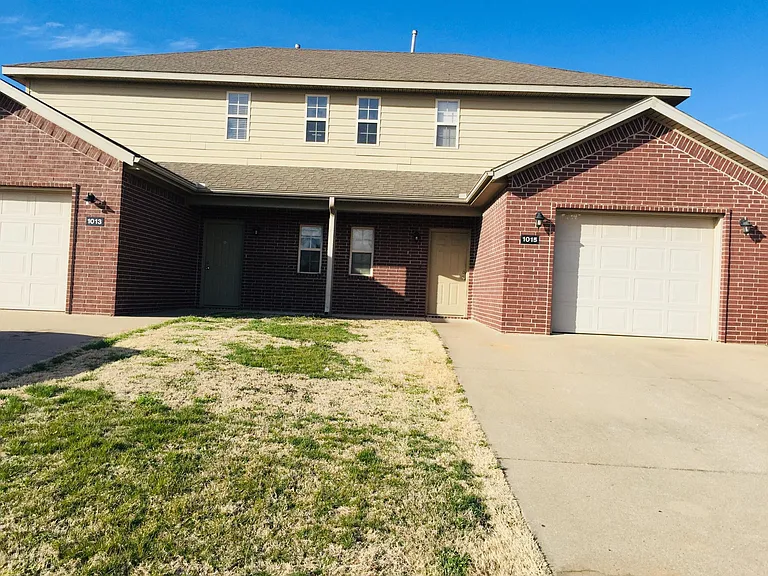 1015 Kensington Dr — Photo 7