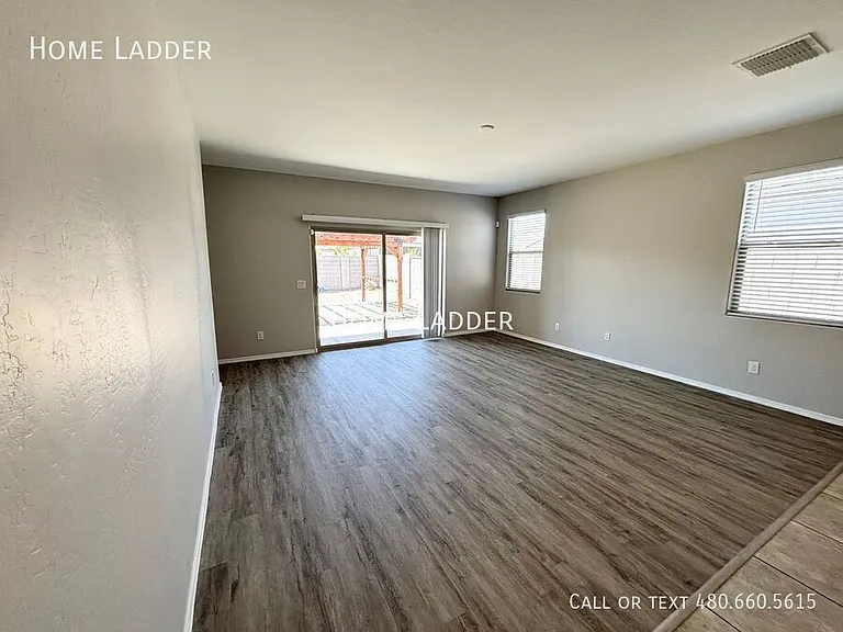 10453 E Cliffrose Ln — Photo 12