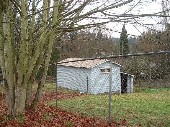 backyard with detached garage