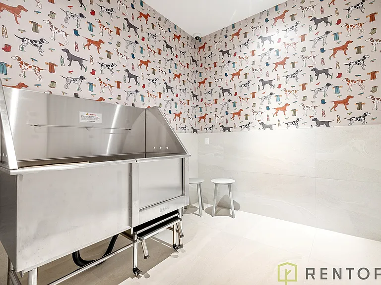 555 W 45th St #3F — Photo 19