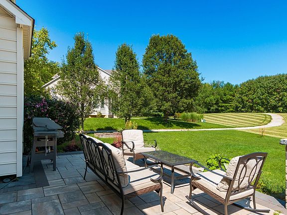 3rd image of 7297 Summerfield Dr