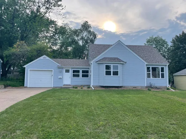 1027 McCammon Ave, Saint Paul Park, MN 55071