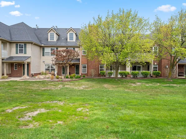 4130 S Hampton Ridge Blvd #63, Howell, MI 48843