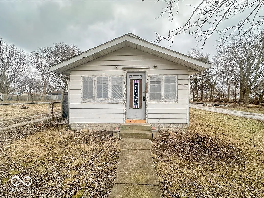 3049 Foltz St photo 1