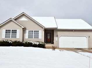 8950 Dunkelow Rd, Franksville, WI 53126