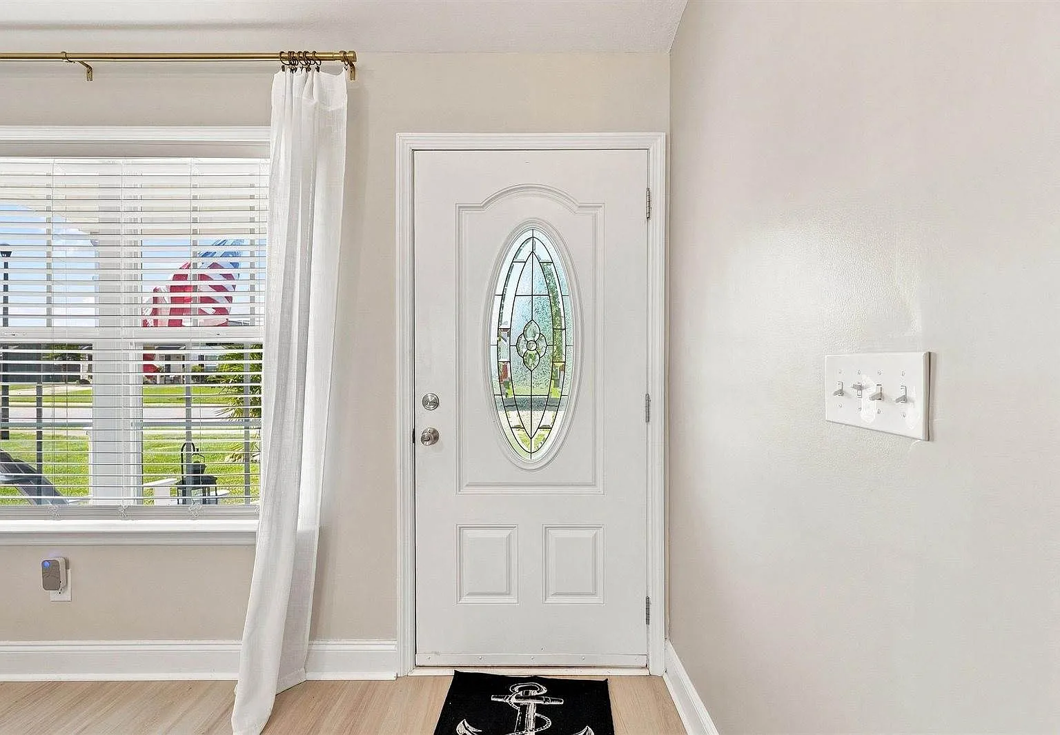 3 bed, 1375 sqft, $1,950 — Photo 3
