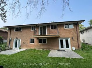 3082 Lindenlea Dr, Mississauga, ON L5C 2C2