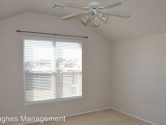 5th image of 2404 Arbor Dr