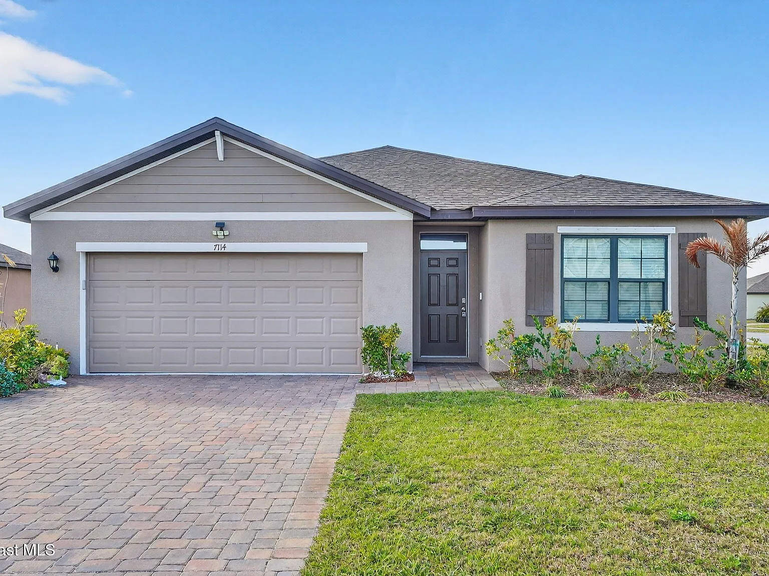 4 bed, 2.0 bath, 1830 sqft, $2,200 — Photo 2