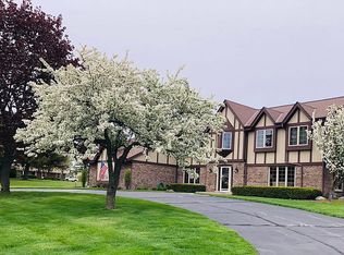 S32W27785 Dale View Dr, Waukesha, WI 53189