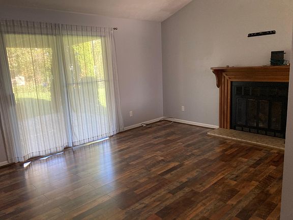 4th image of 3345 Featherston Dr