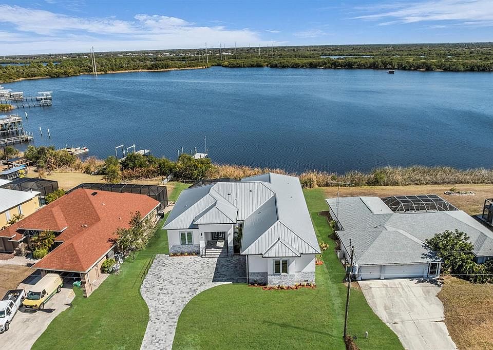 1st image of 2228 Harbour Dr