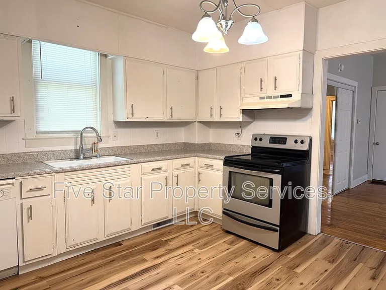 109 S Walnut St — Photo 5